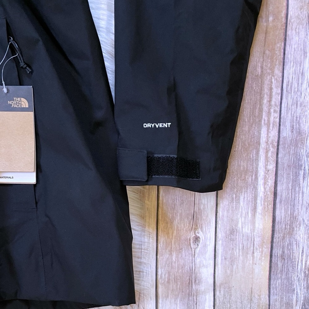 The North Face Women’s Plus City Breeze Black Jacket - Picture 3 of 8